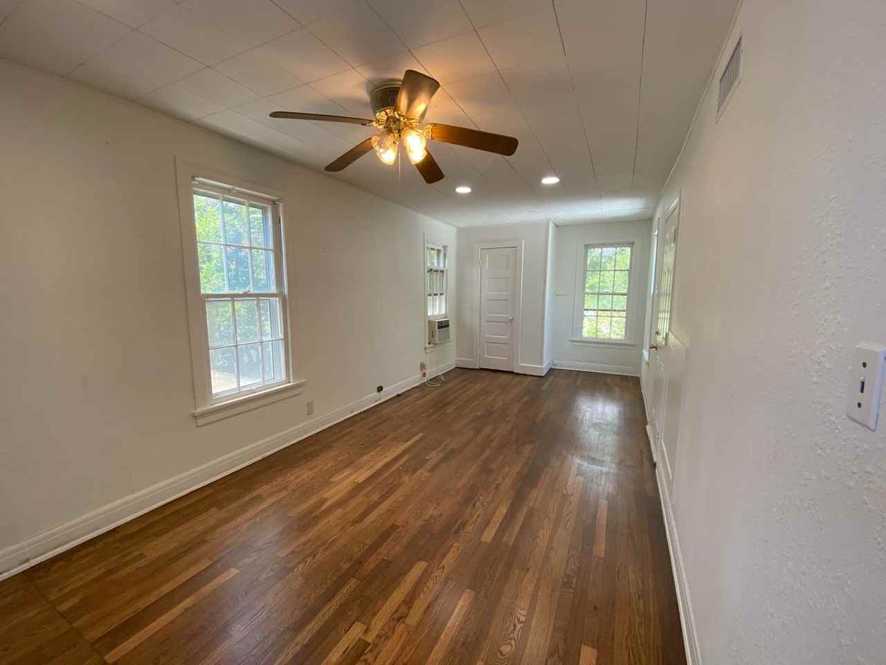 824 E 30th St - Photo 3 of 28