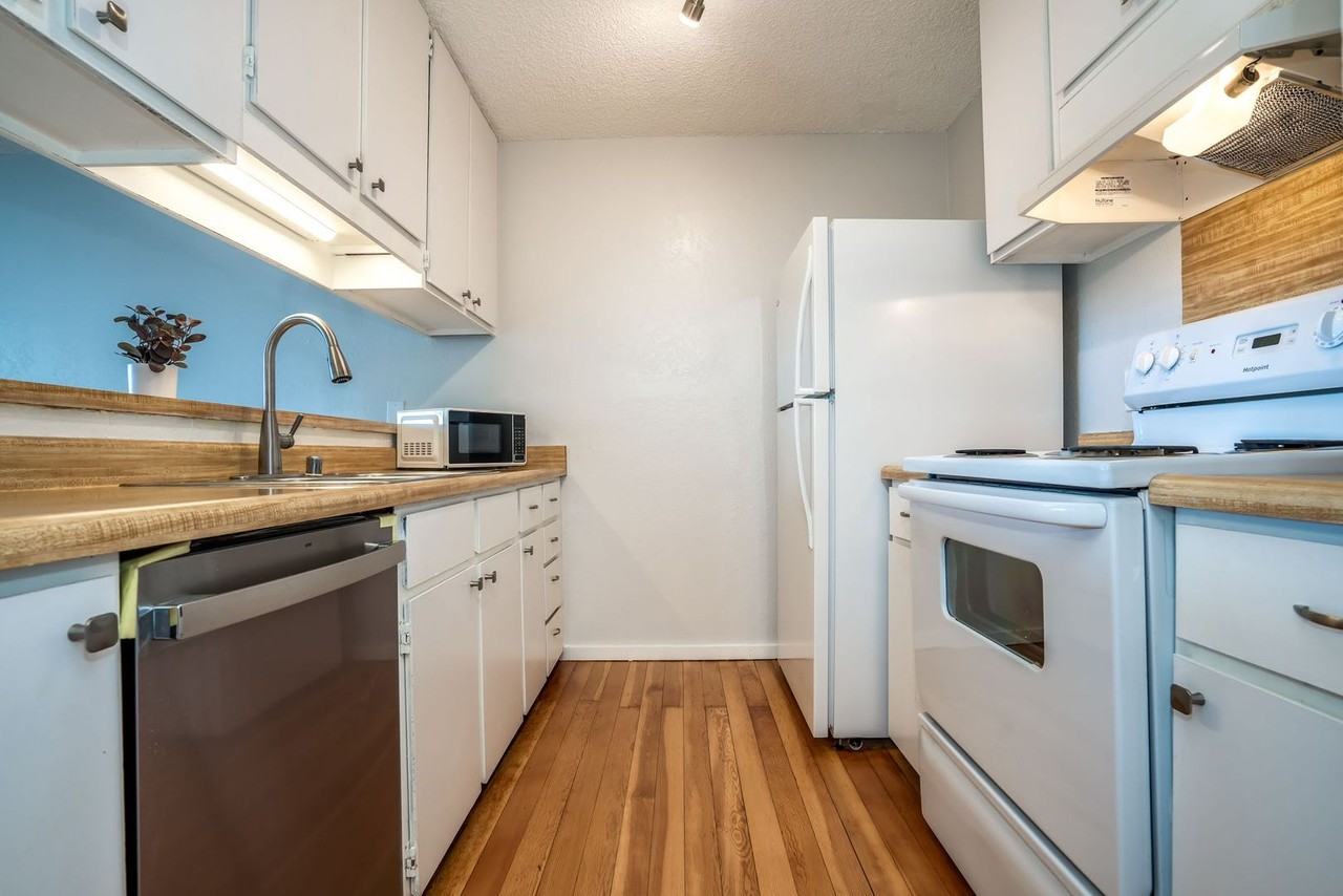 2180 W Vineyard St - Photo 5 of 32