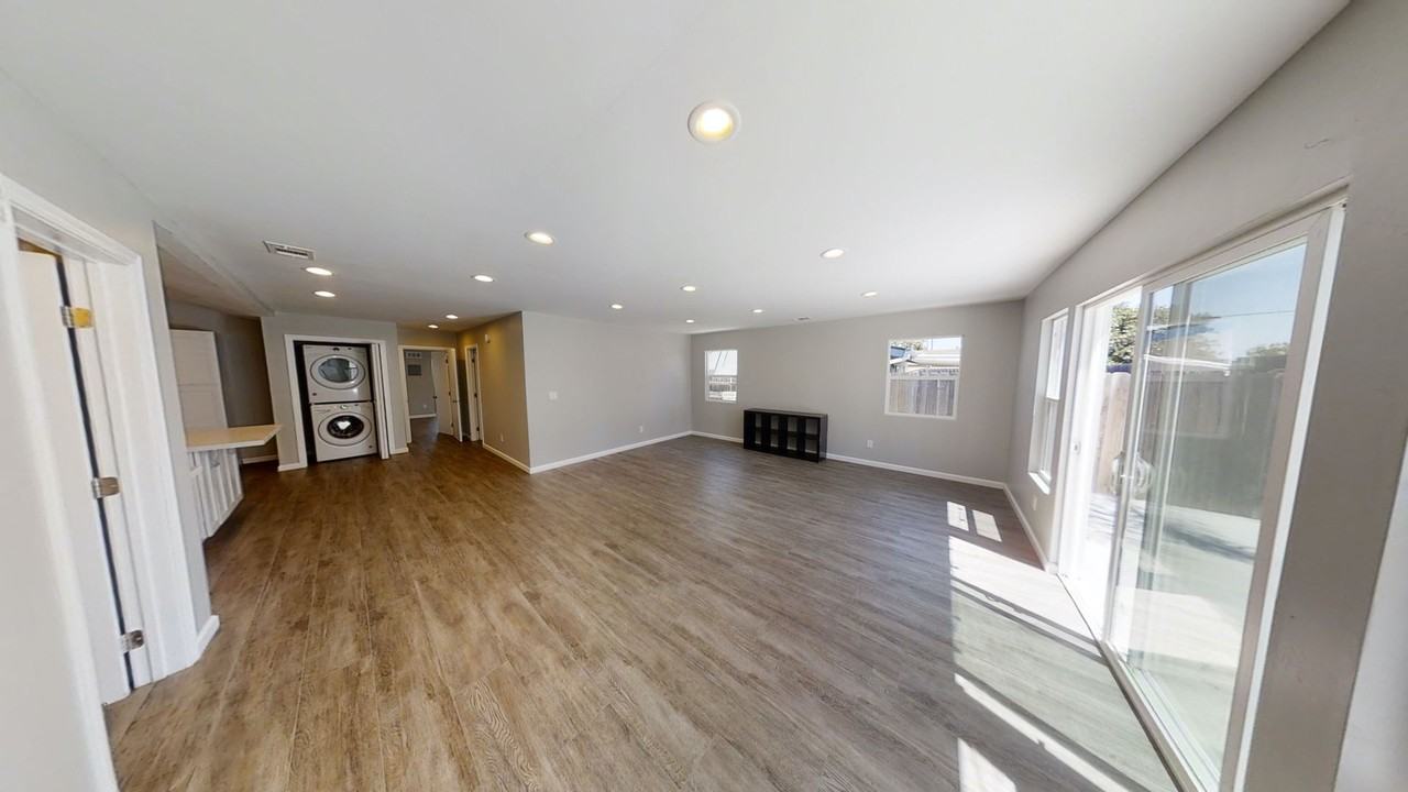 5367 5367 - 5371 Hewlett Dr - Photo 7 of 29