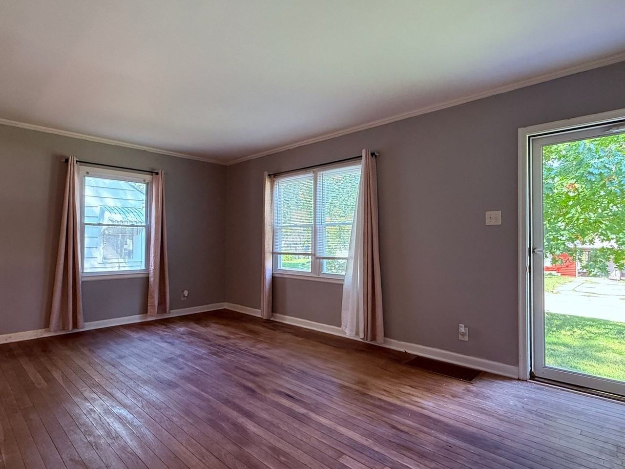 1117 Sw Cambridge Ave - Photo 6 of 15