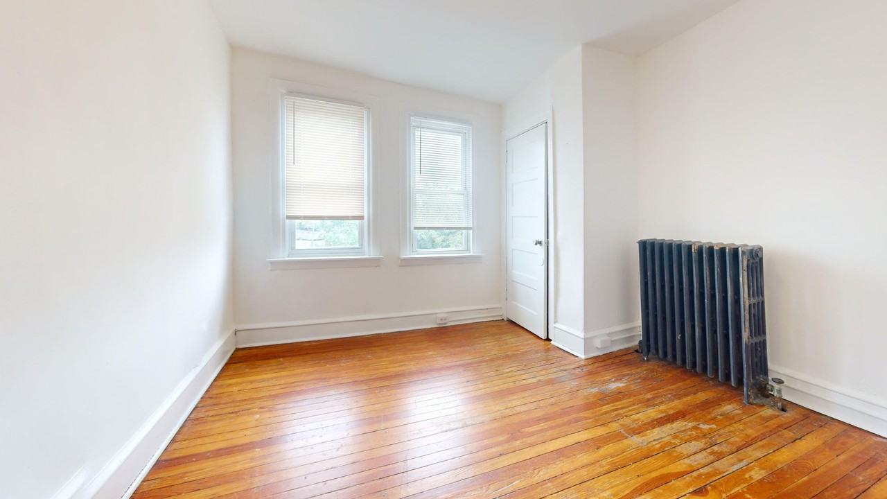 2525 S Lloyd St - Photo 7 of 21