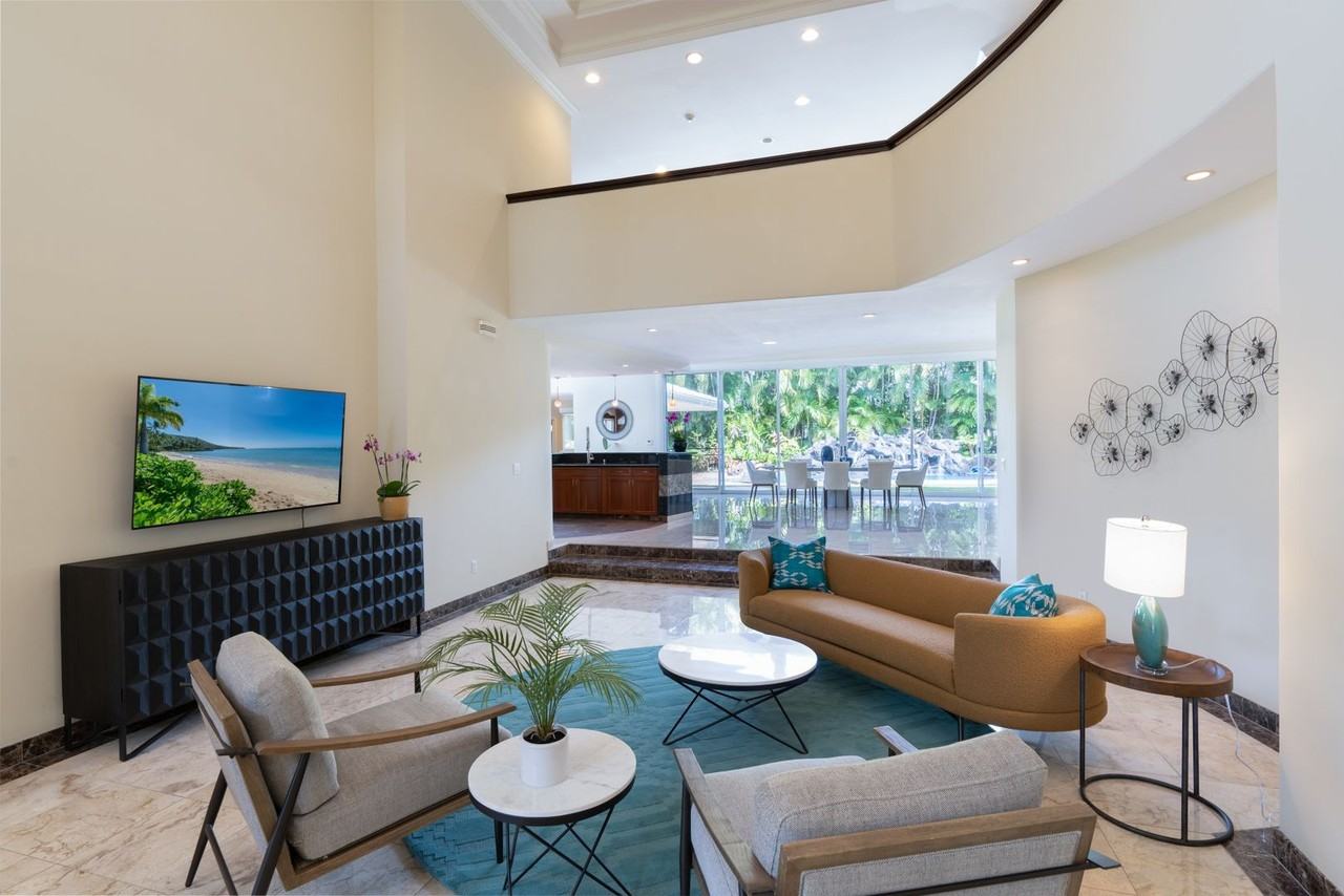 260 Portlock Rd - Photo 5 of 26