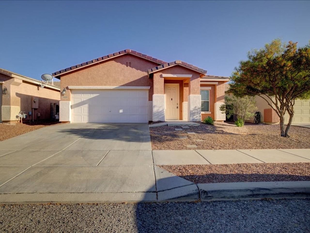 10242 E Madrona Canyon Dr - Photo 2 of 26