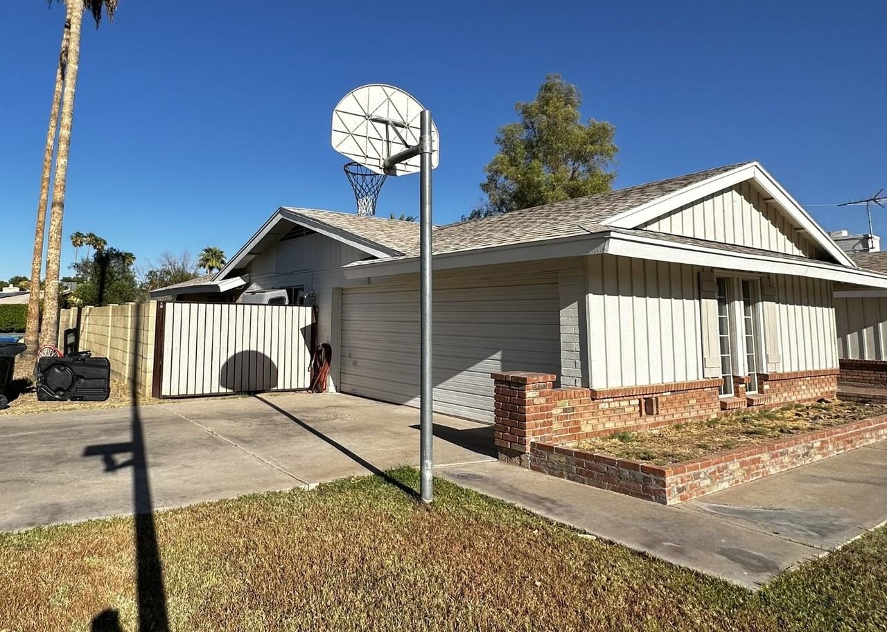 655 N Oracle - Photo 2 of 8
