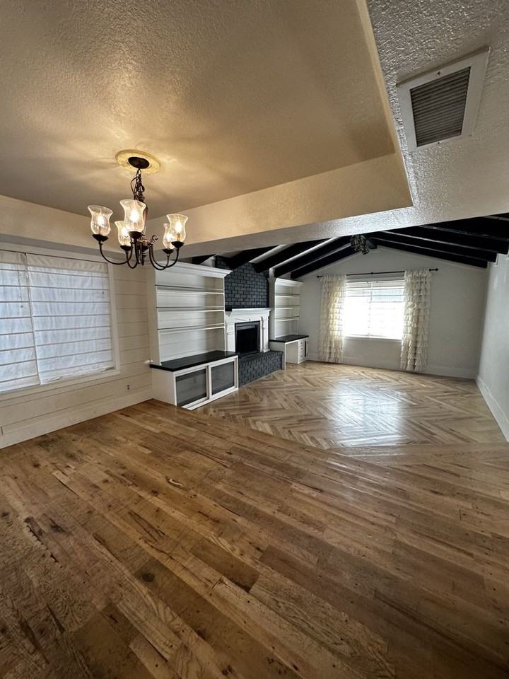 655 N Oracle - Photo 6 of 8