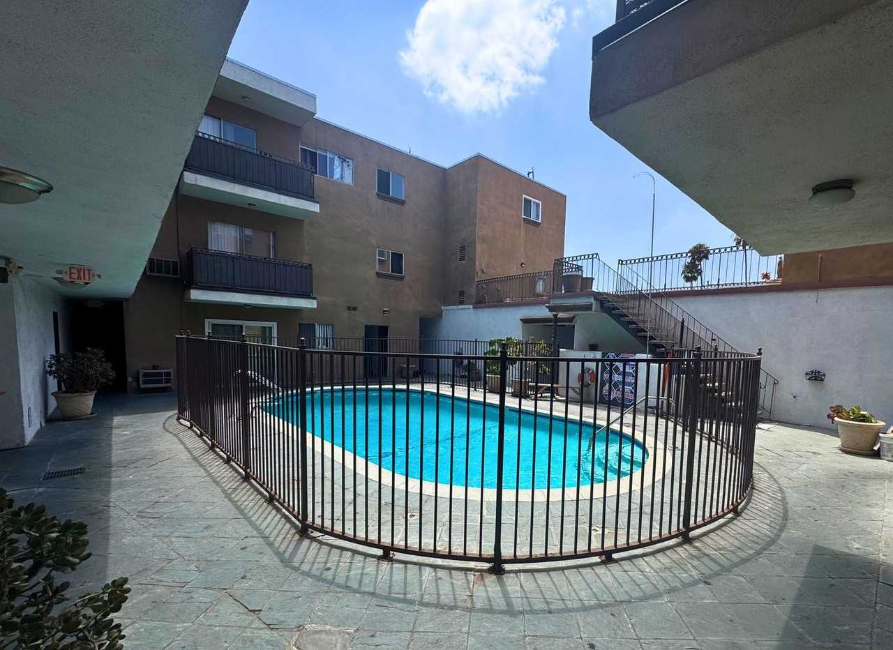 7817 Reseda Boulevard - Photo 4 of 9