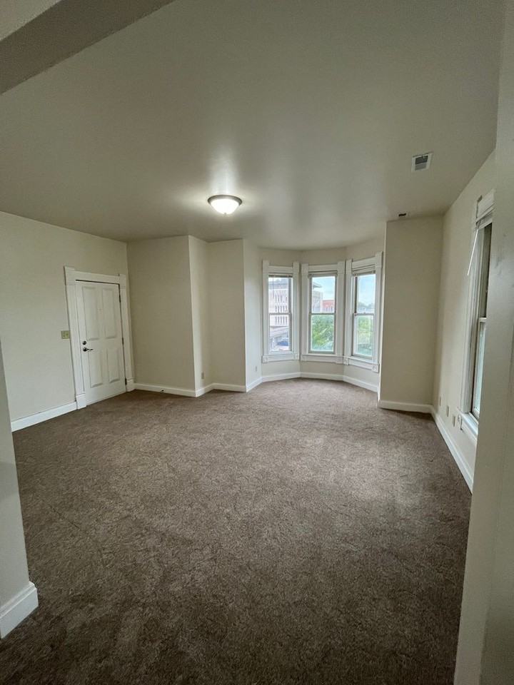 417 Walnut St - Photo 2 of 10