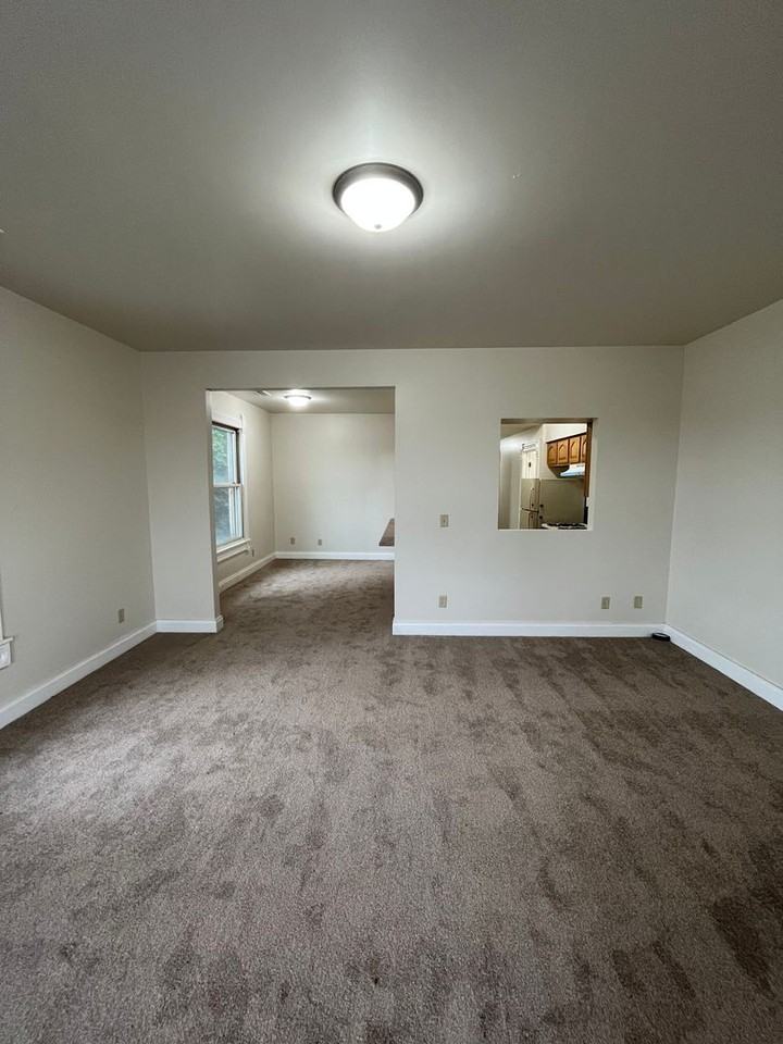 417 Walnut St - Photo 3 of 10