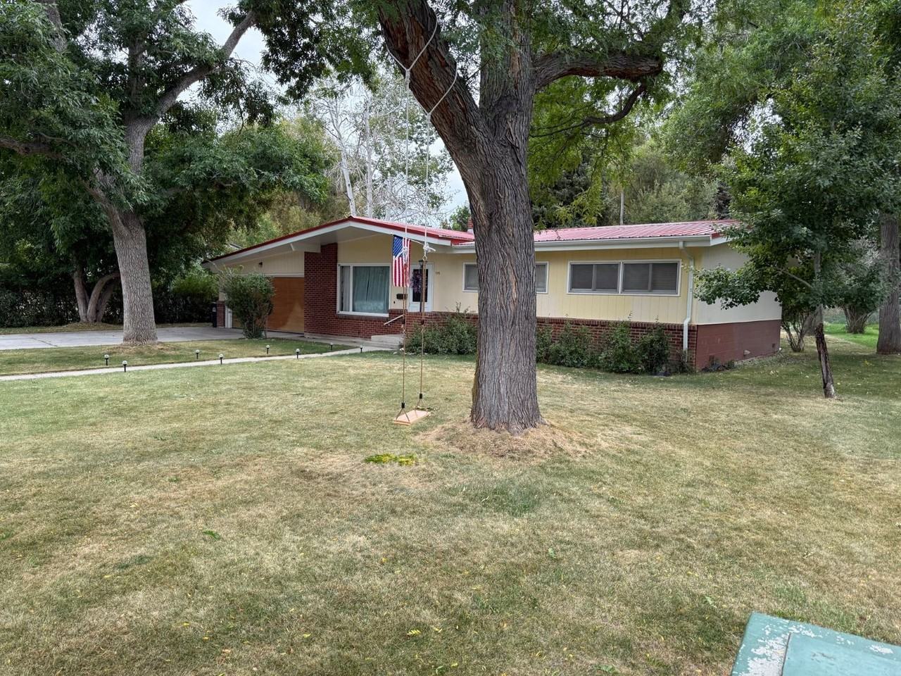 595 Parks St - Photo 3 of 50