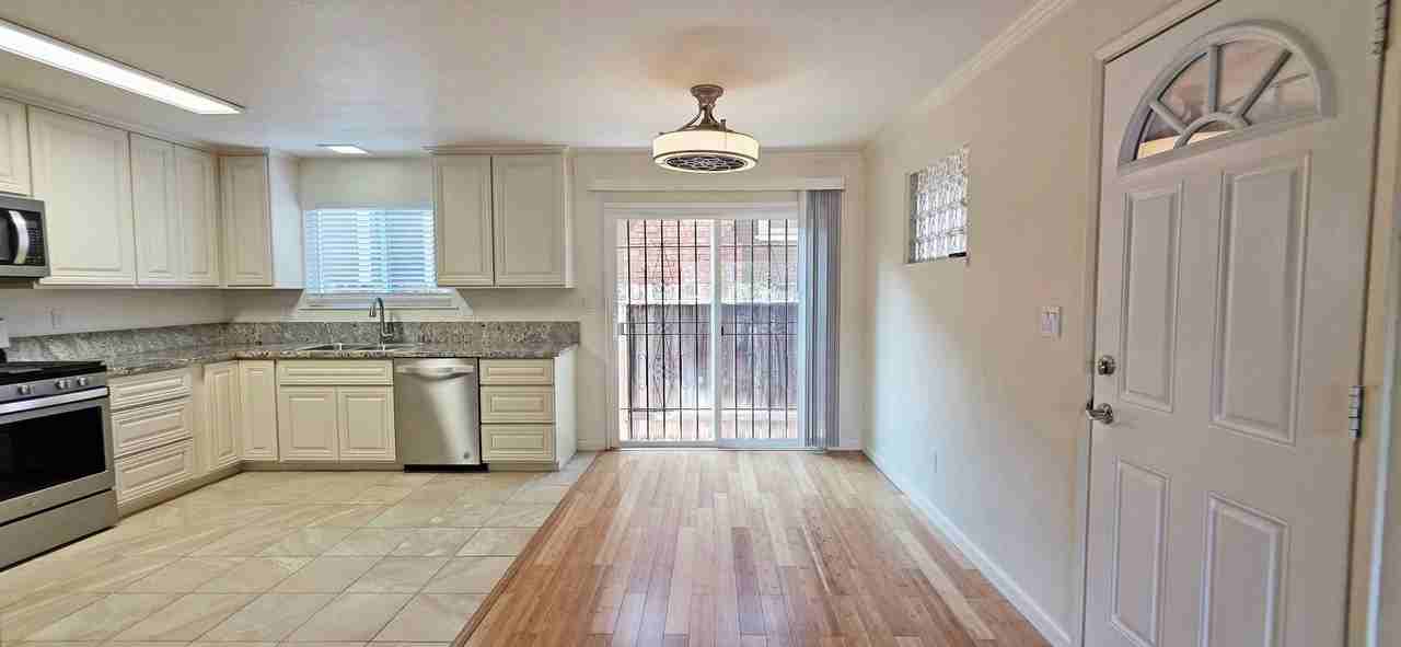 1430 V Street - Photo 7 of 43