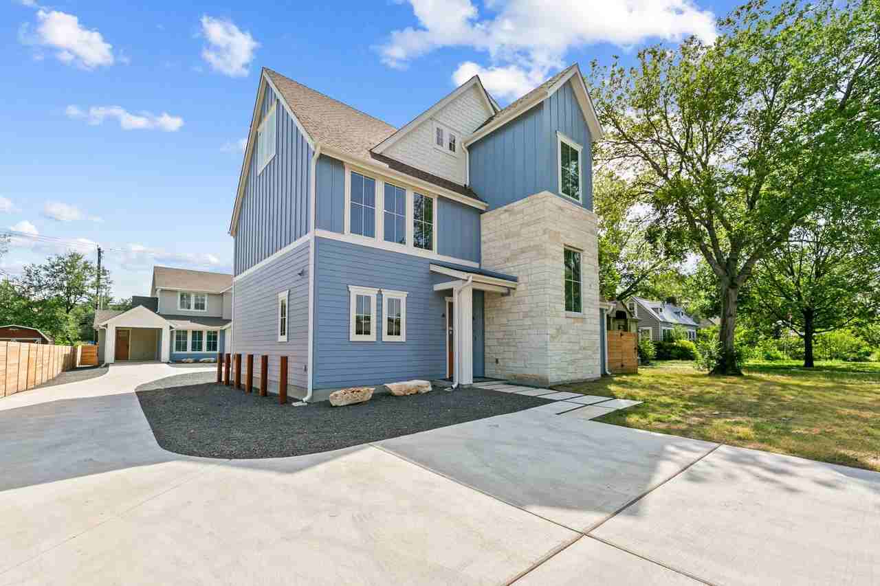 917 E 37th Street - Photo 2 of 50