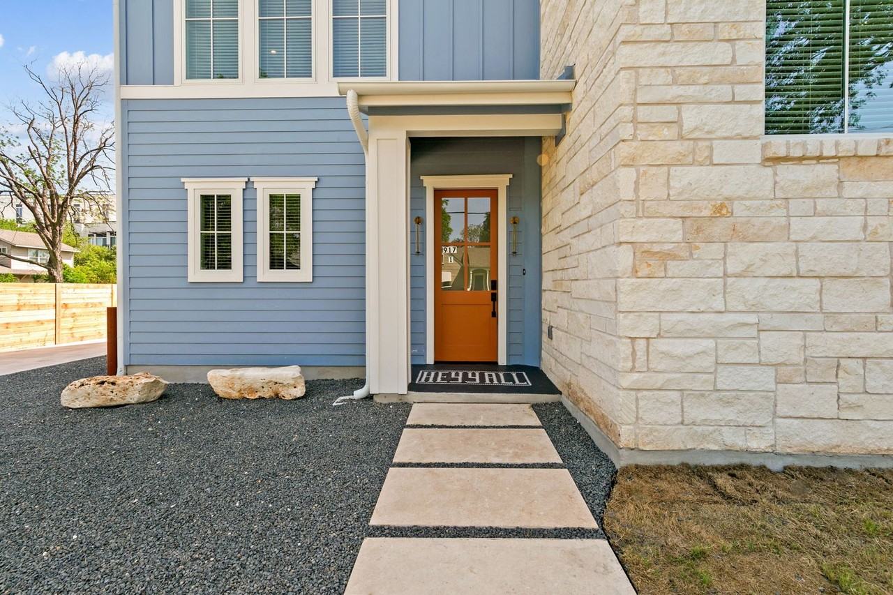 917 E 37th Street - Photo 6 of 50