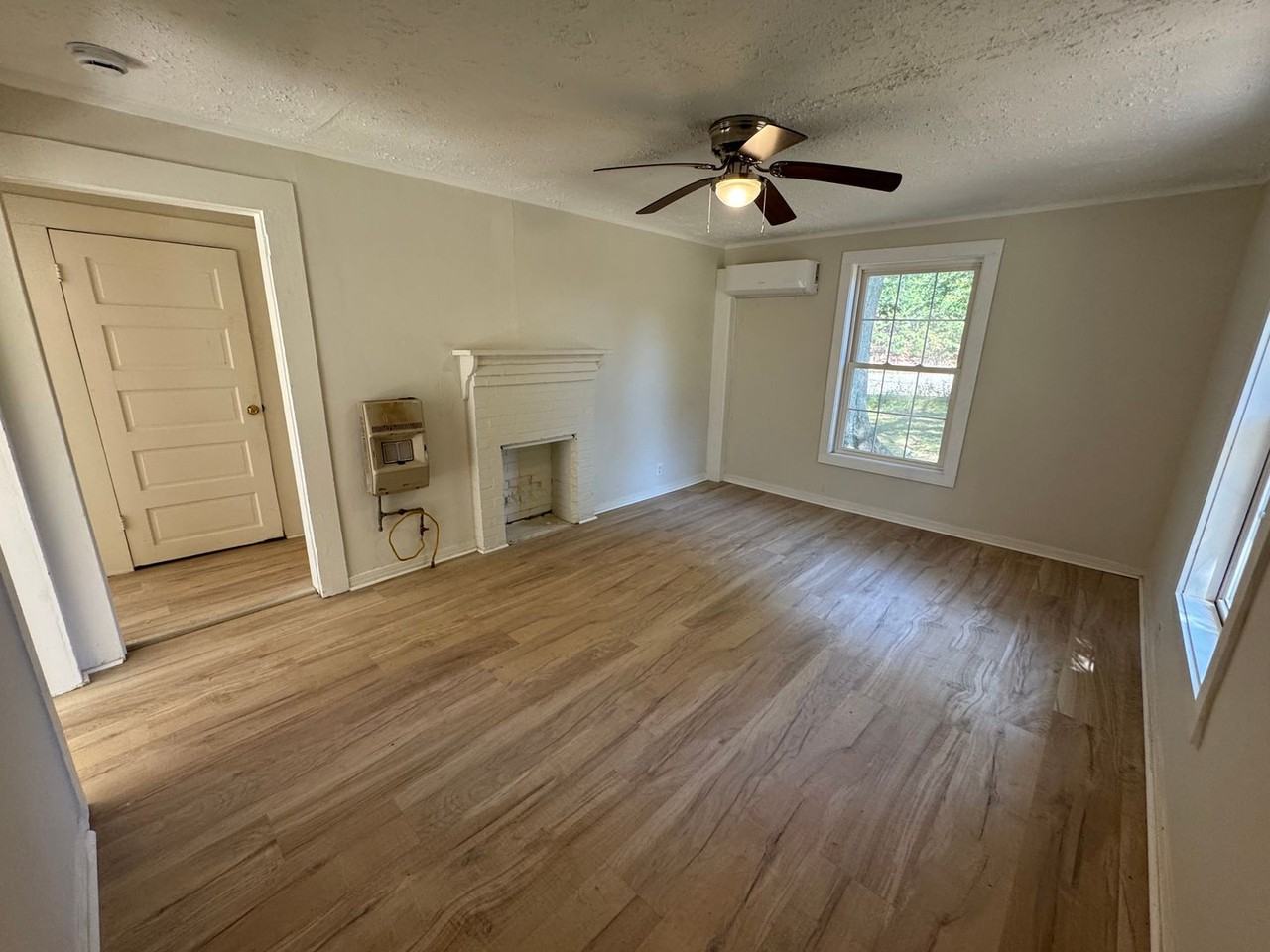 303 Rudy St Ne - Photo 3 of 21