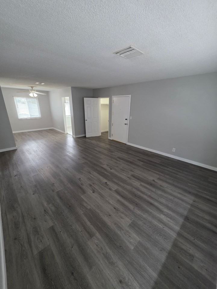 620 S Myrtle - Photo 2 of 4