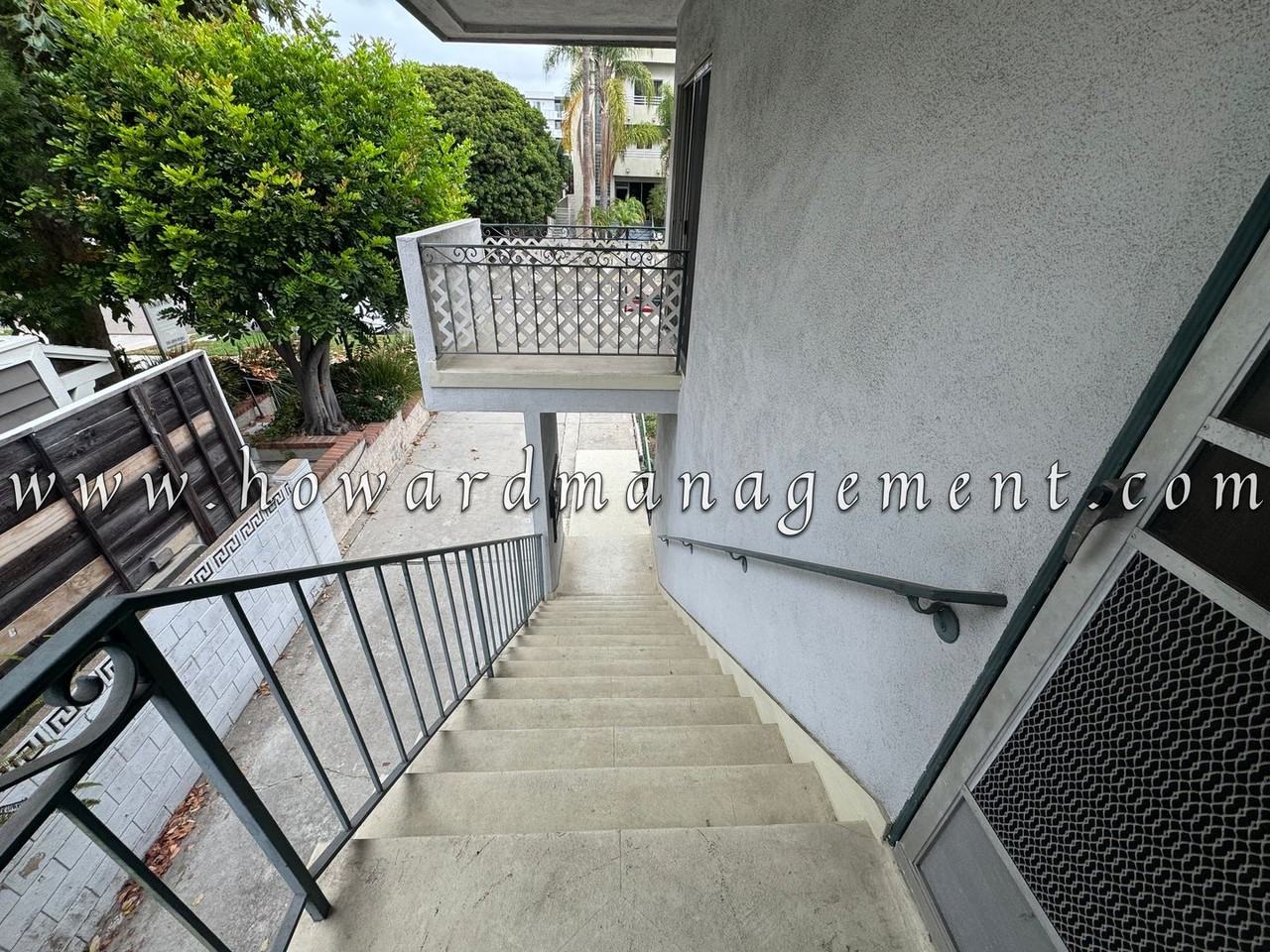 3623 Clarington Ave - Photo 4 of 30