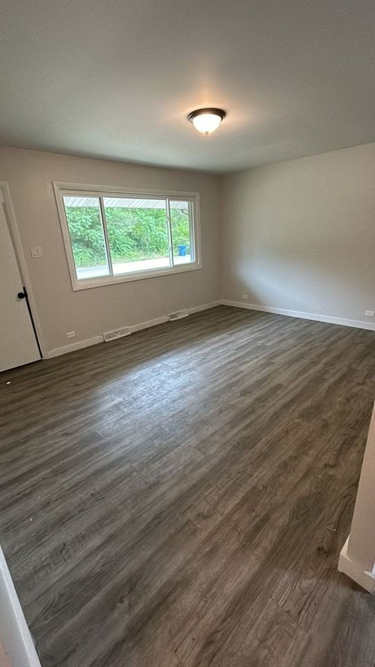 1964 Matthews Pl - Photo 2 of 11