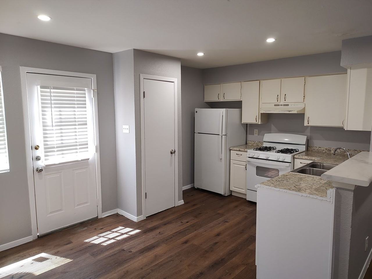 2200 Leah Cv #B - Photo 5 of 11