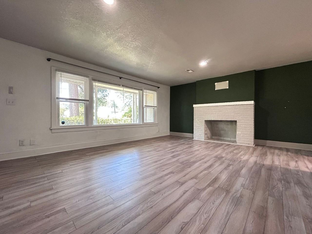 3600 Riverside Dr - Photo 3 of 9