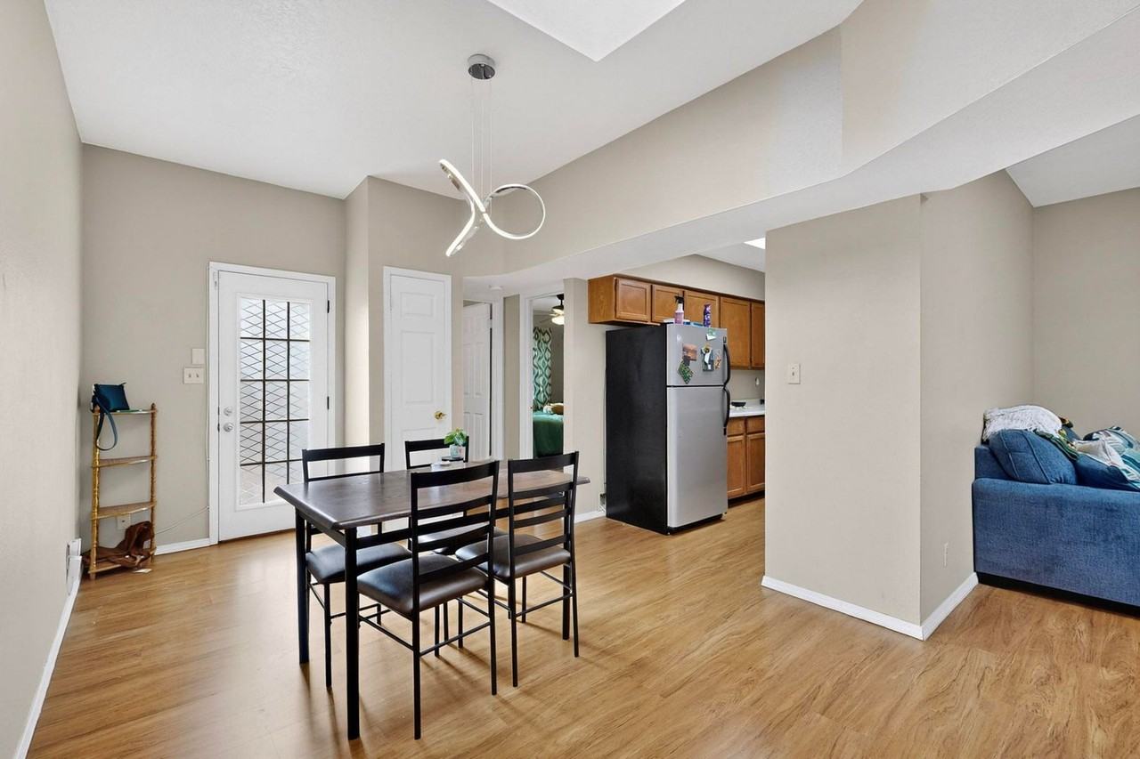 405 Zena Lona Street Northeast #C - Photo 6 of 40