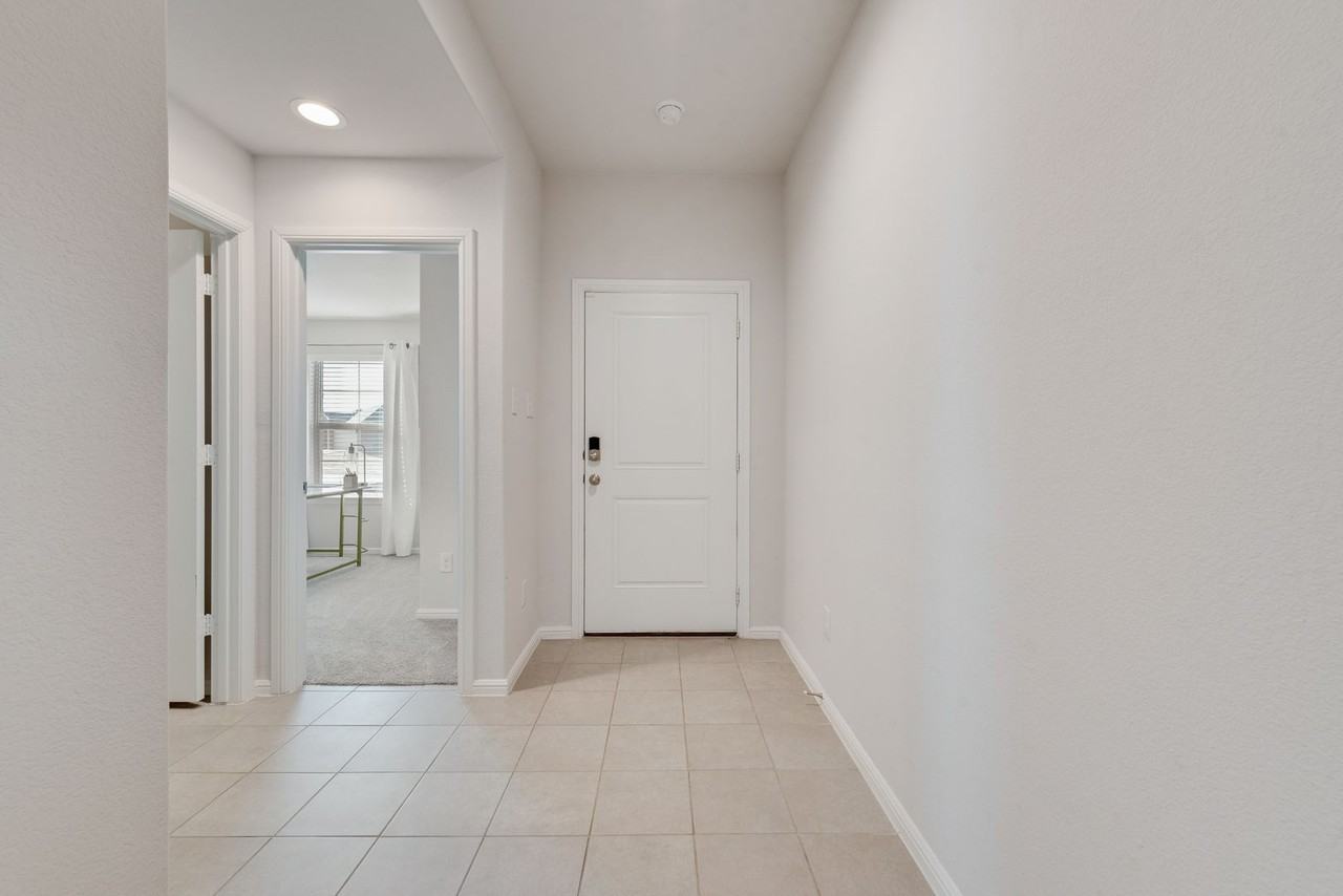 208 Abingdon St - Photo 3 of 20