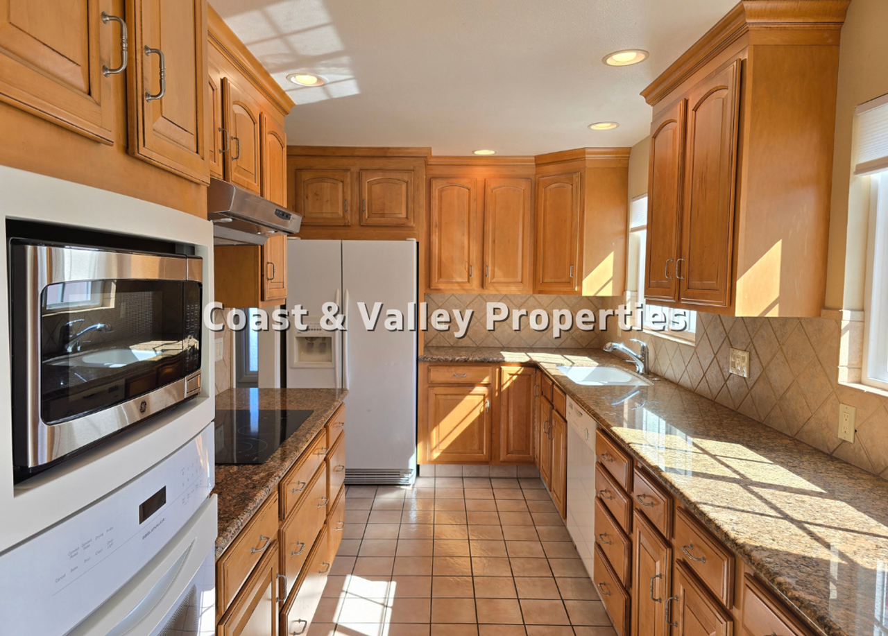 1108 Malta Ct - Photo 3 of 13