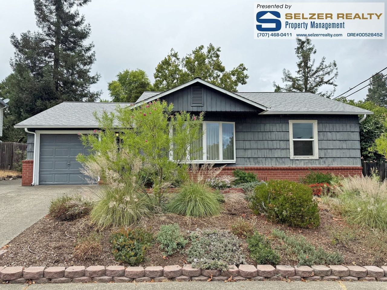 214 Mendocino Dr - Photo 2 of 9