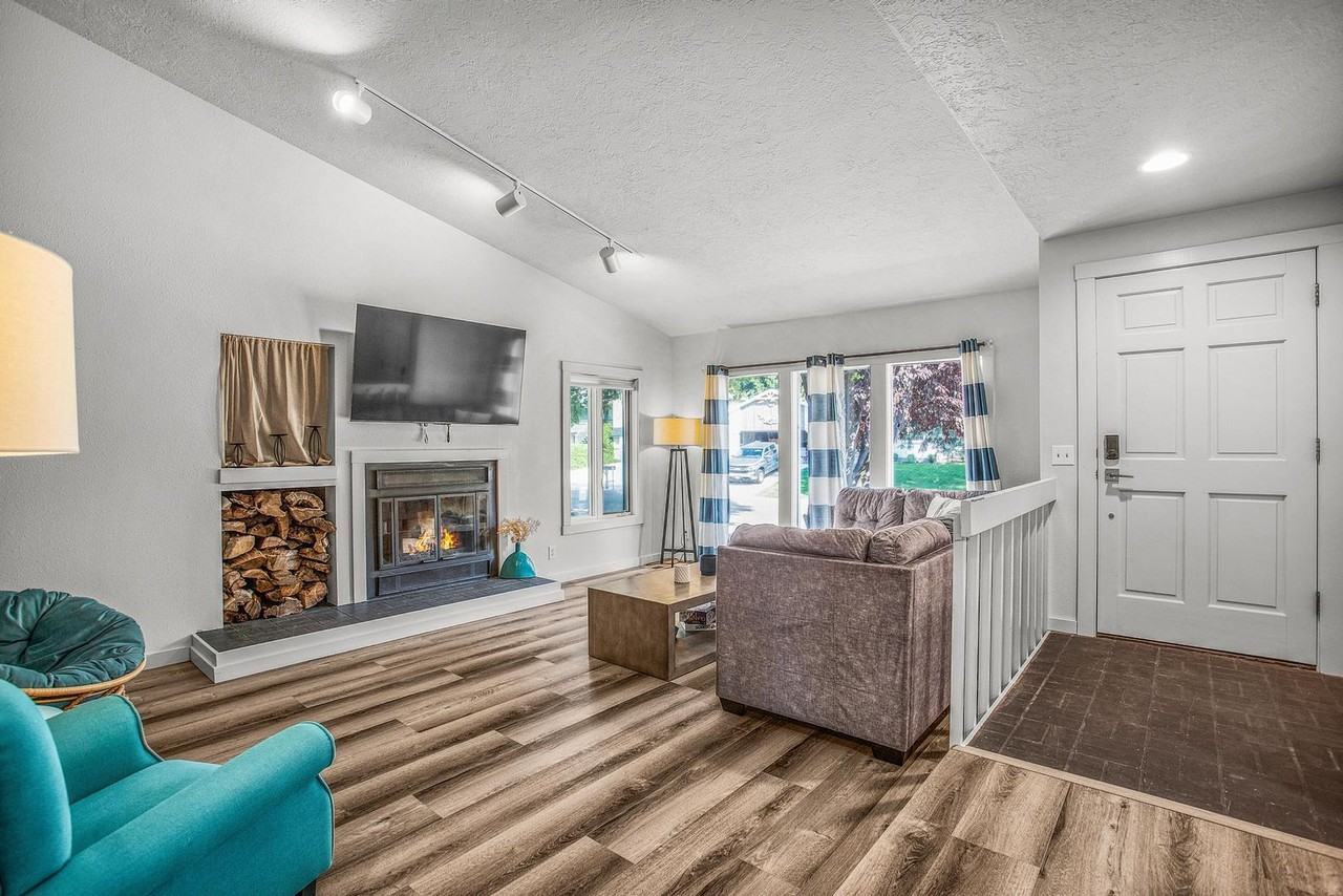 521 Stierman Way - Photo 3 of 15