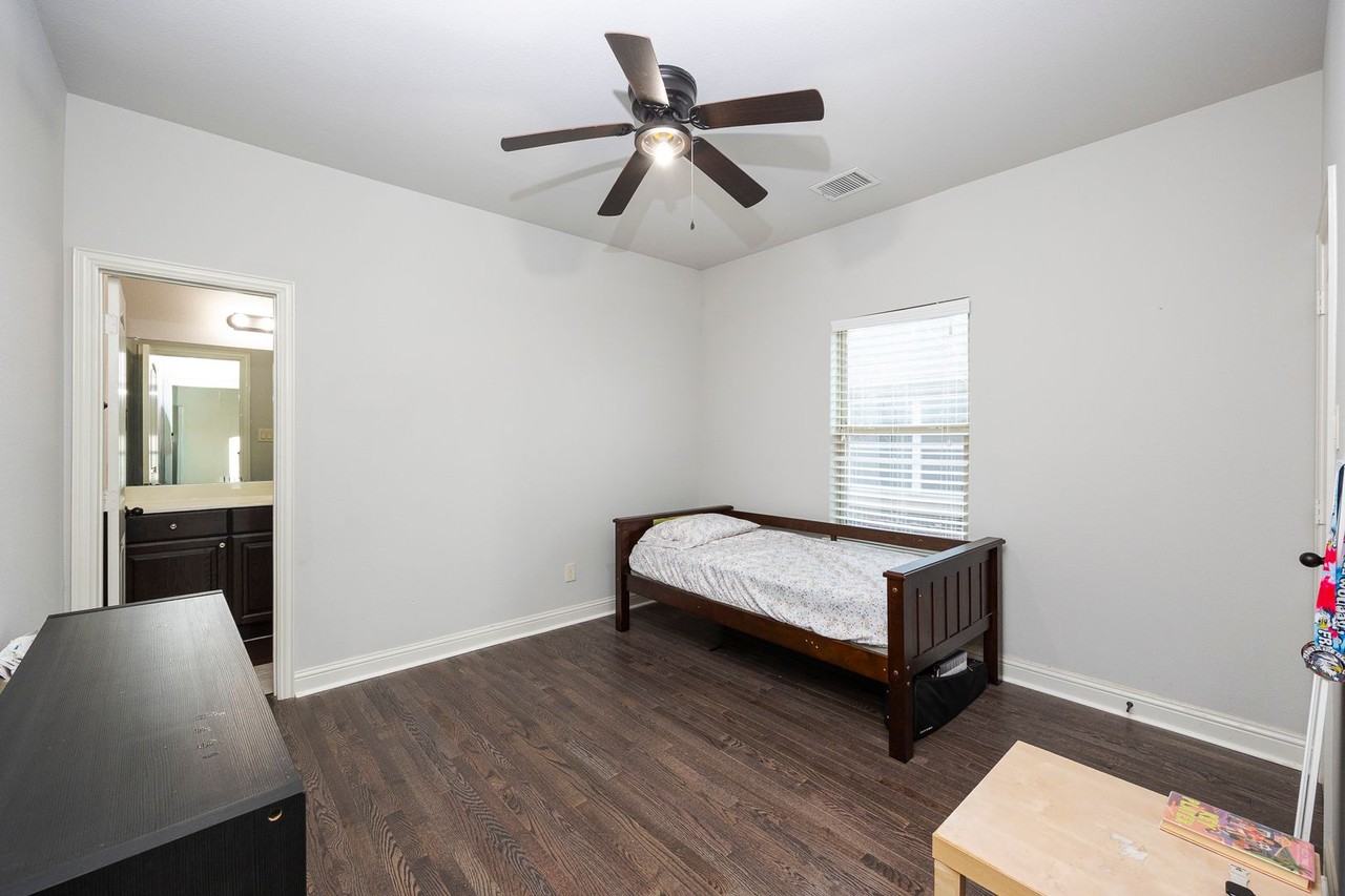 5579 Lightfoot Ln - Photo 3 of 37