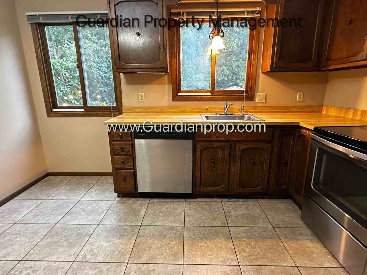 309 5th St Se - Photo 3 of 14