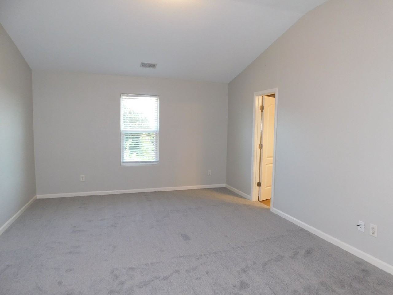 6036 Loy Ct - Photo 6 of 30