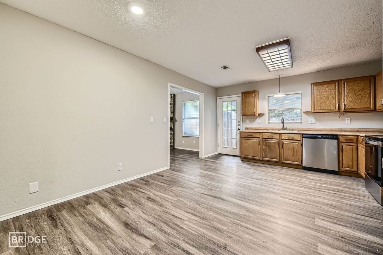 220 Dodge Trl - Photo 7 of 25