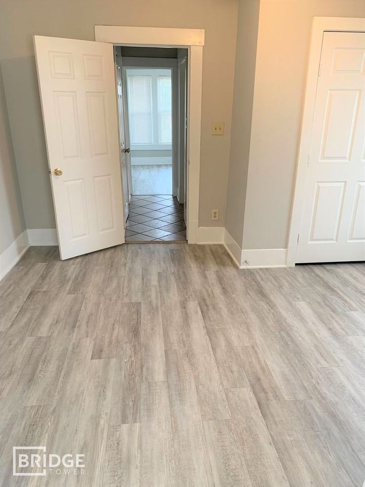 520 E Day St - Photo 4 of 6