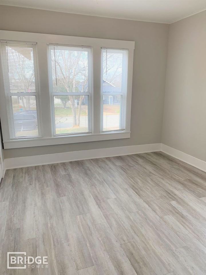 520 E Day St - Photo 6 of 6