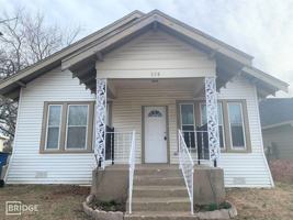 featured image of 520 E Day St