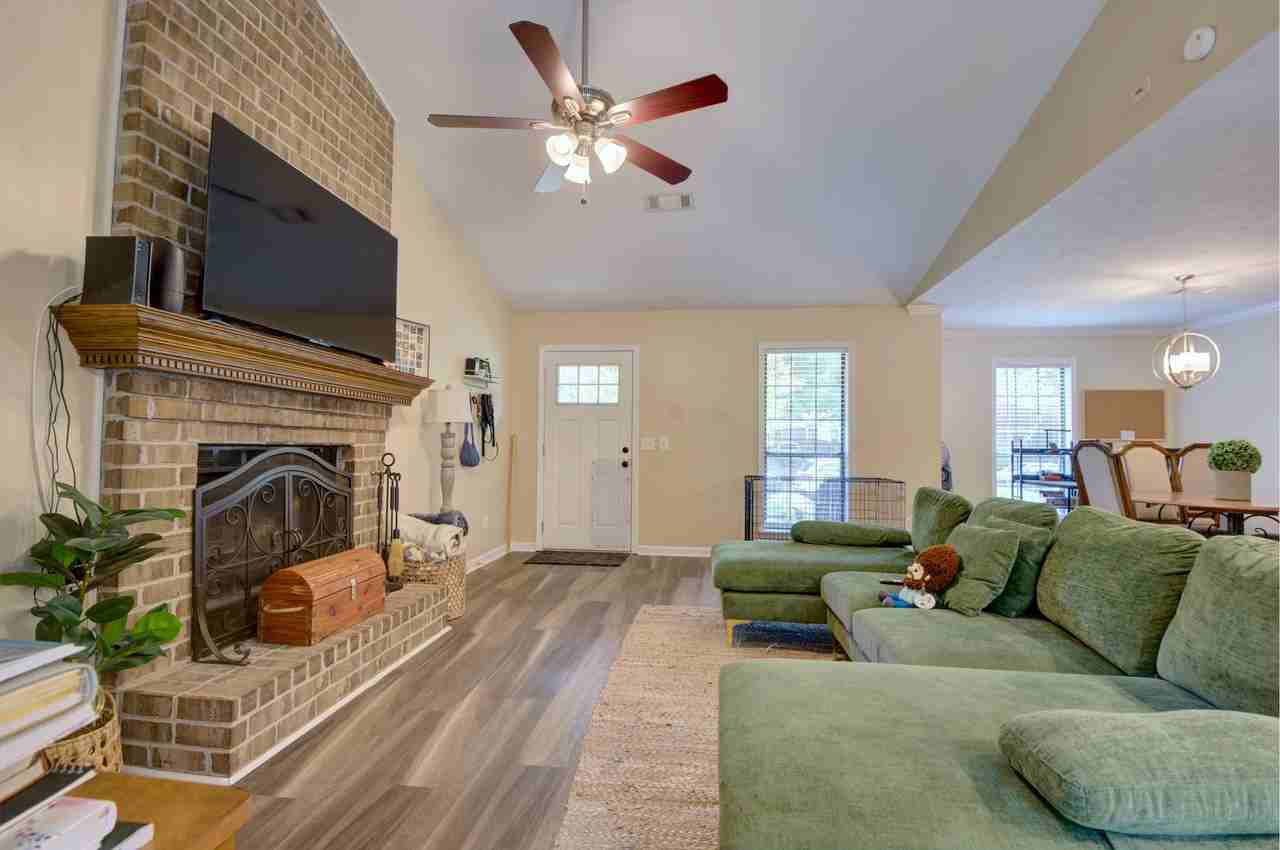 251 Ivy Ln - Photo 2 of 19
