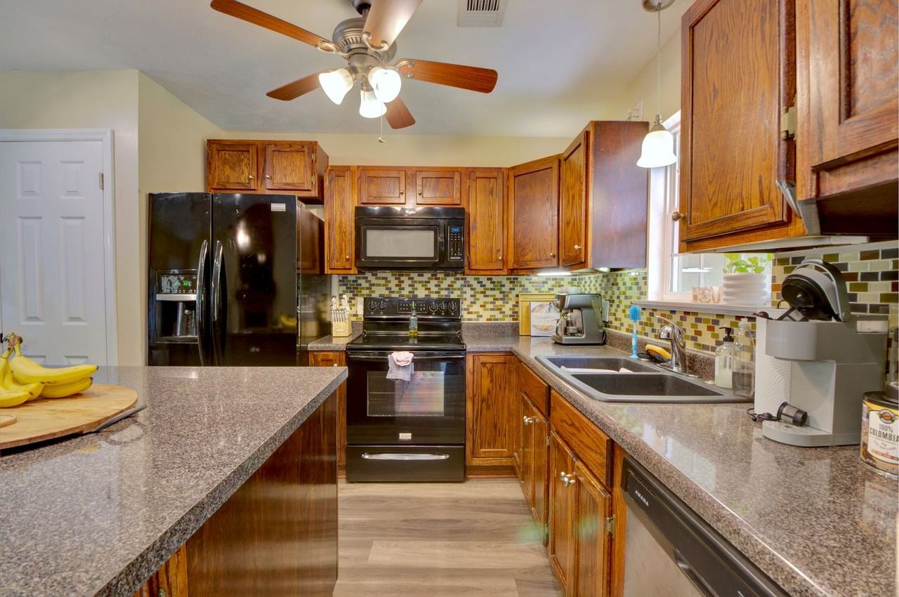 251 Ivy Ln - Photo 4 of 19