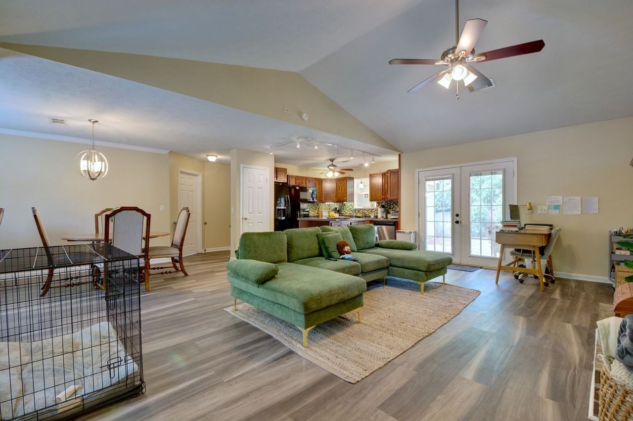 251 Ivy Ln - Photo 6 of 19