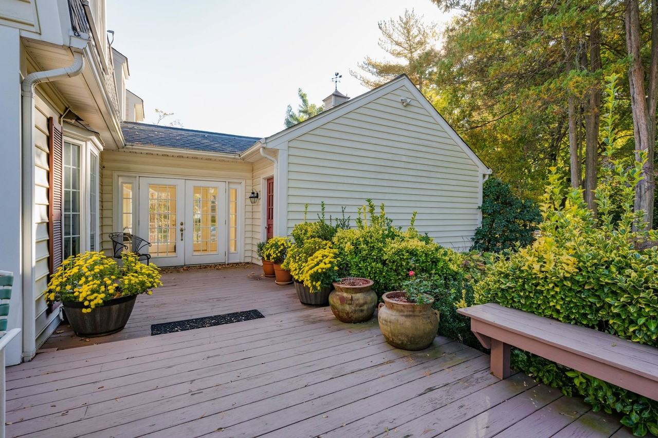 9841 Meadowcroft Lane - Photo 2 of 23