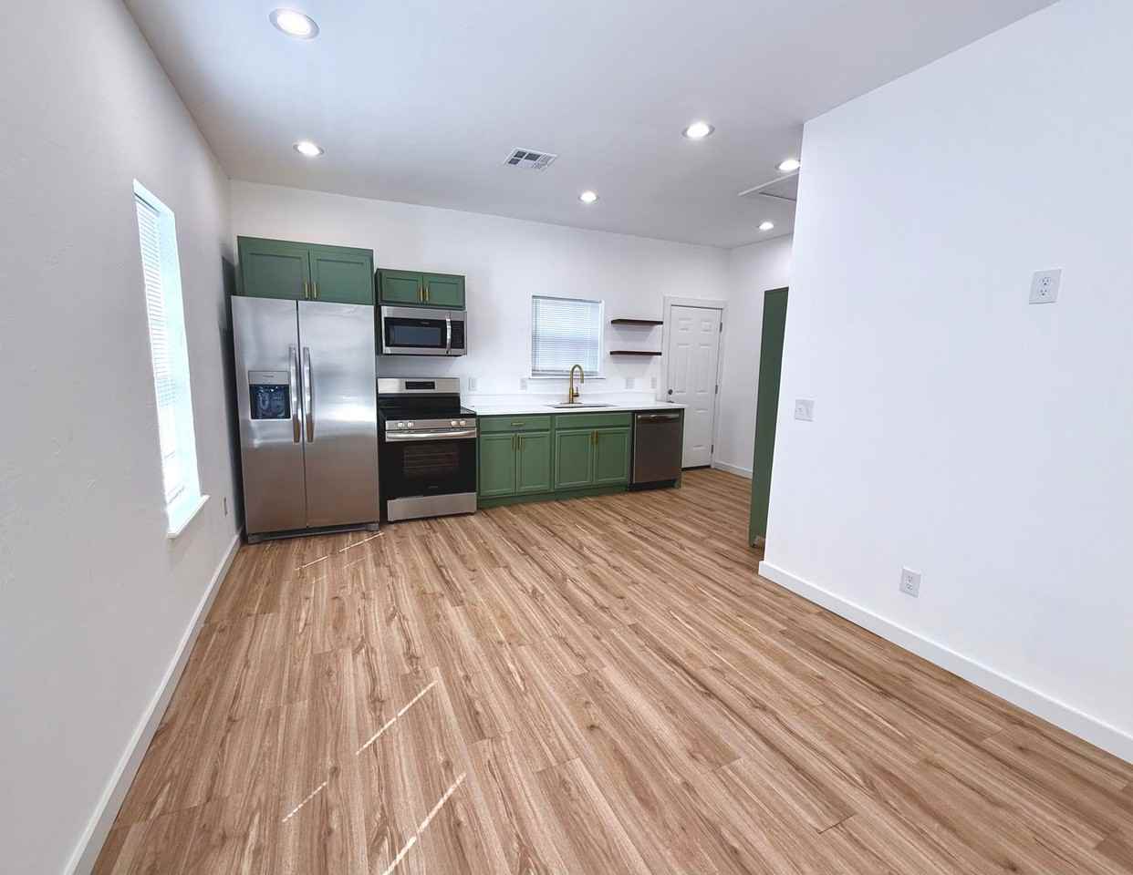 1709 N Linn Ave - Photo 3 of 13