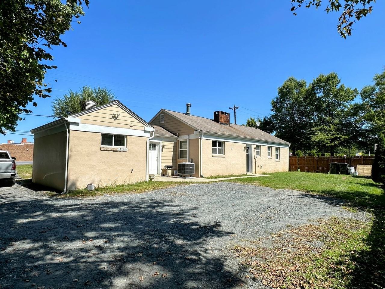 11 W Hawthorne Dr - Photo 2 of 12