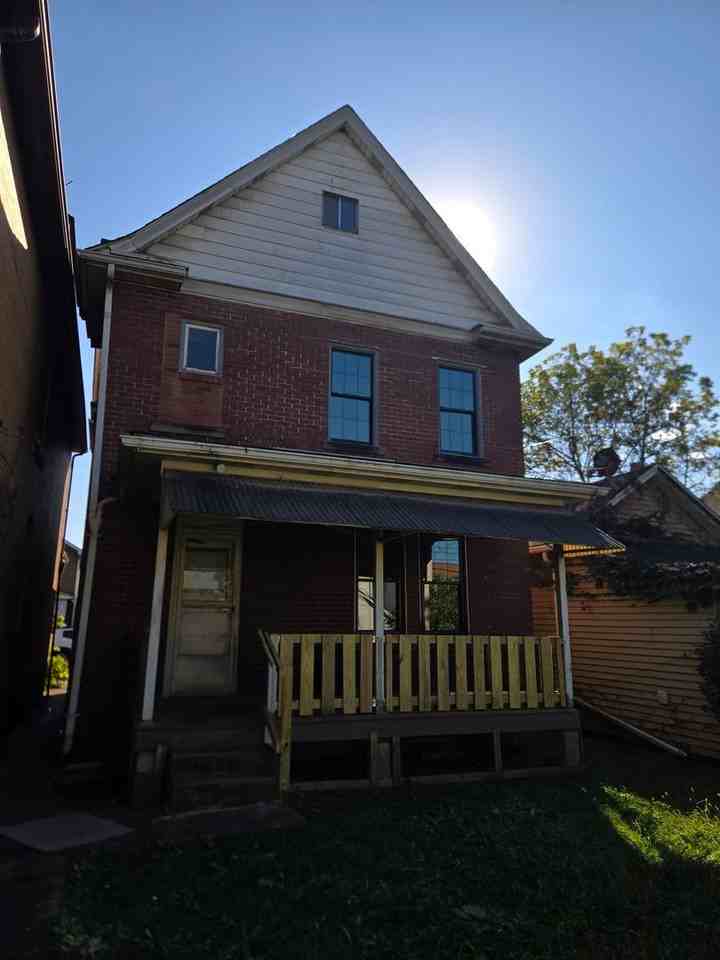 37 Walnut St - Photo 3 of 10