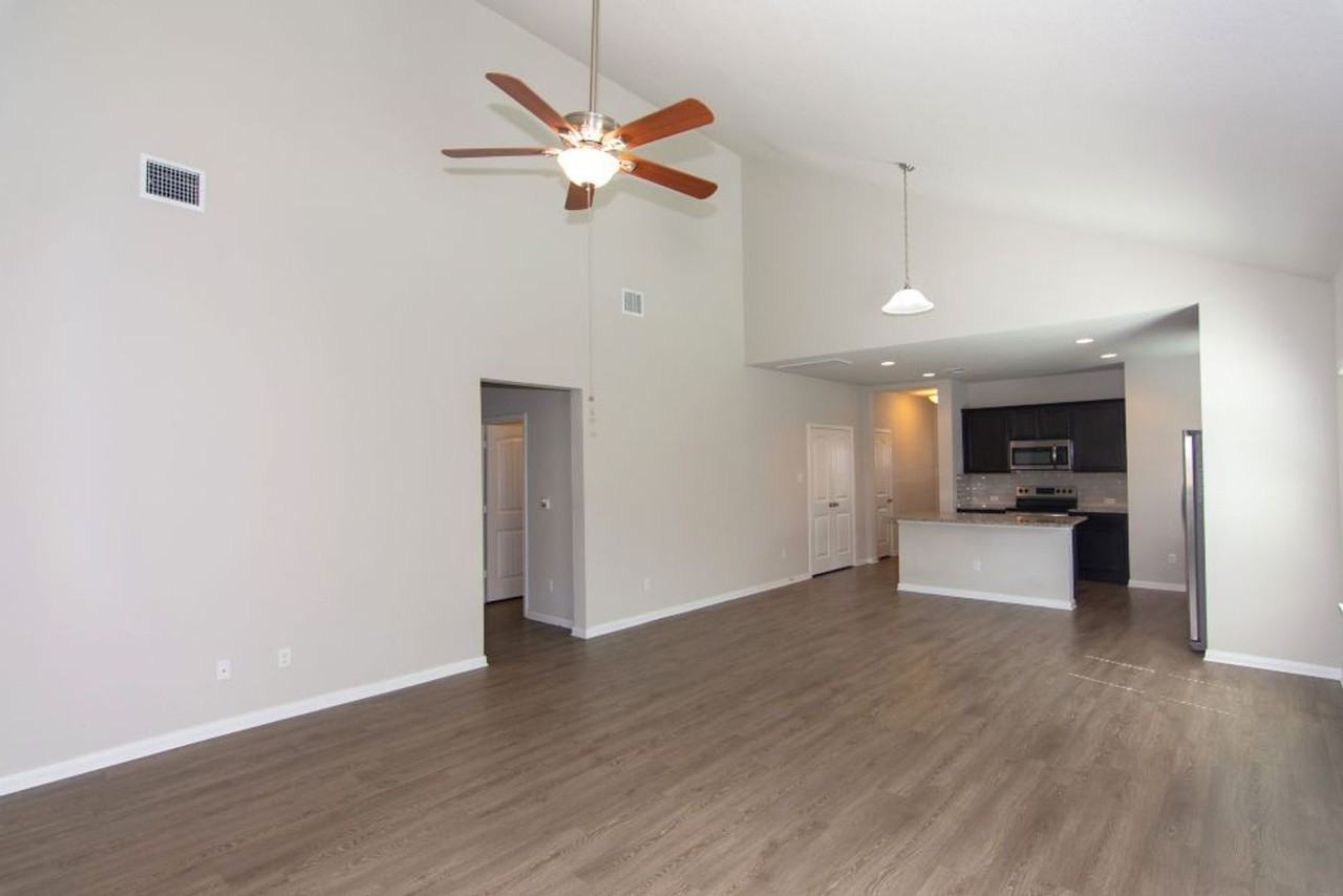 649 Donegal Ln - Photo 6 of 28