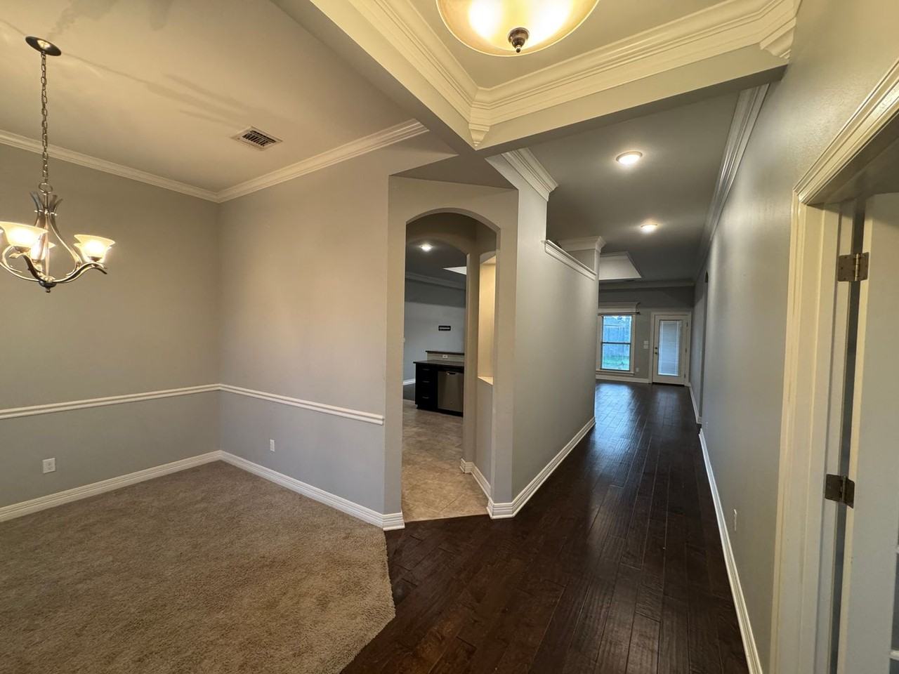 328 N Hampton St - Photo 2 of 28