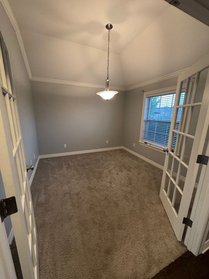 328 N Hampton St - Photo 5 of 28