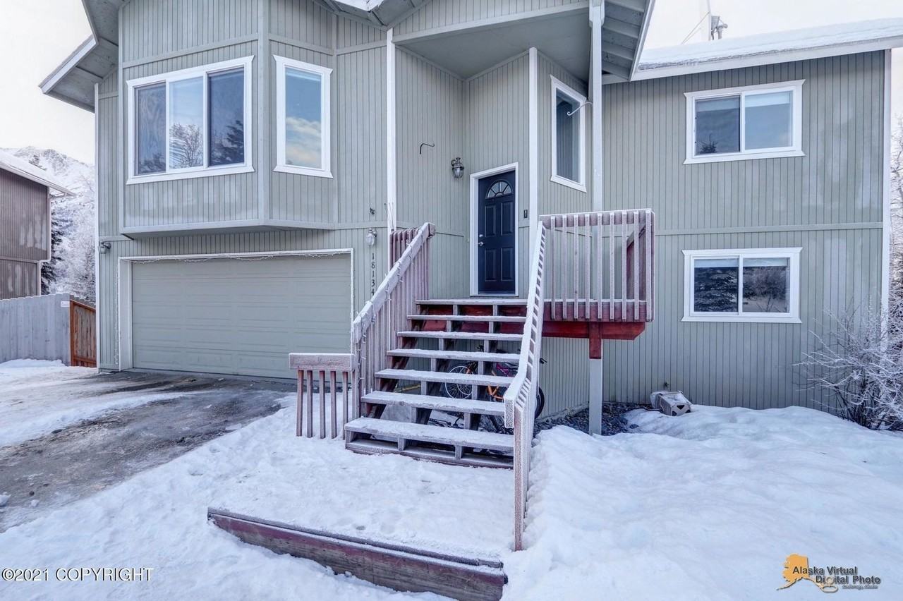 18134 Harbor Point Loop - Photo 2 of 29