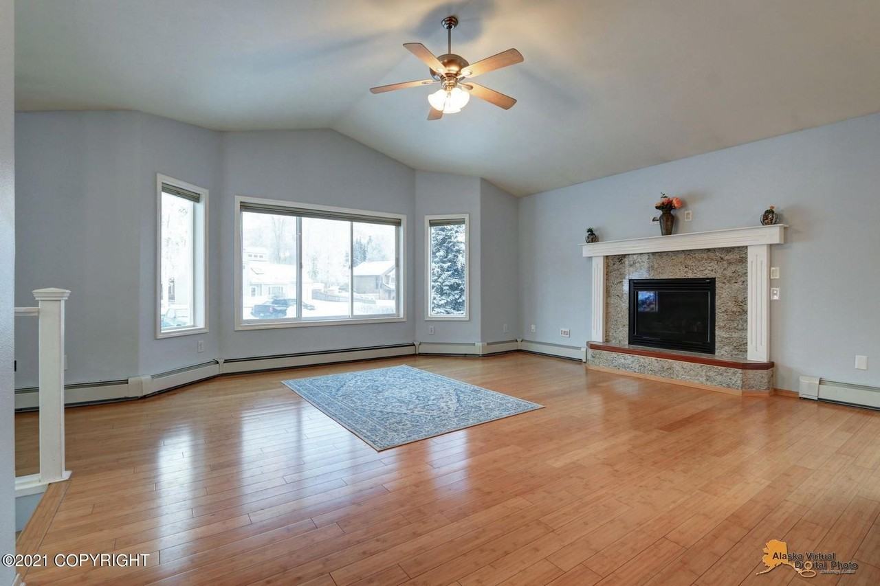 18134 Harbor Point Loop - Photo 7 of 29