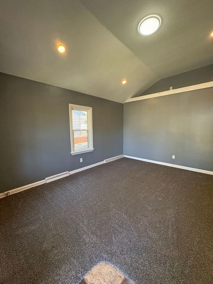 1320 Eastwood Ave - Photo 2 of 12