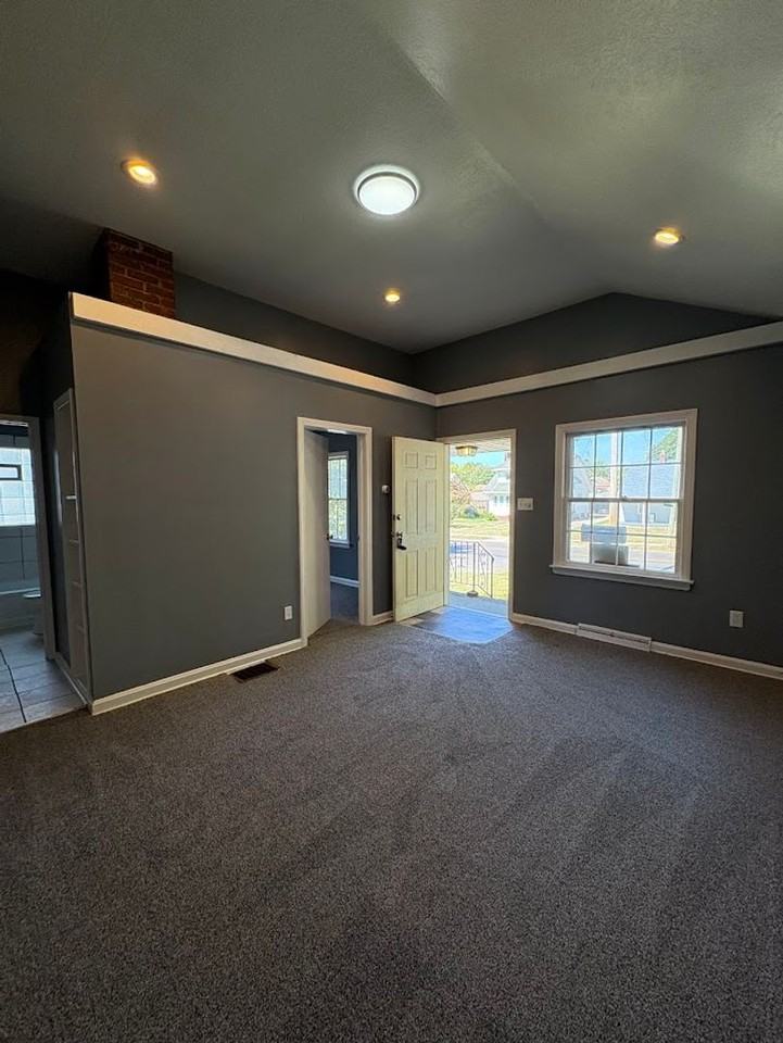 1320 Eastwood Ave - Photo 3 of 12