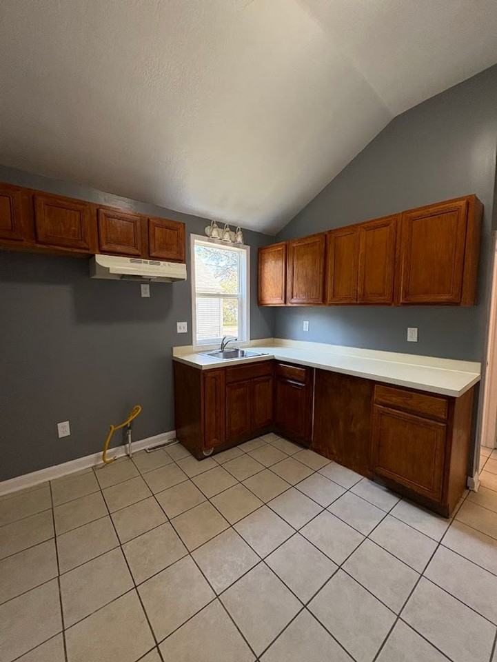 1320 Eastwood Ave - Photo 5 of 12