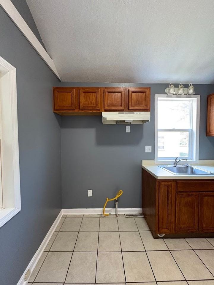 1320 Eastwood Ave - Photo 6 of 12